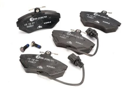 Комплект гальмівних колодок передн (з гвинтами гальмівного супорта), AUDI A4 B5, A4 B6, A4 B7 SEAT EXEO, EXEO ST VW PASSAT B5 1.6-3.2 11.94-05.13 ATE 13.0460-2837.2