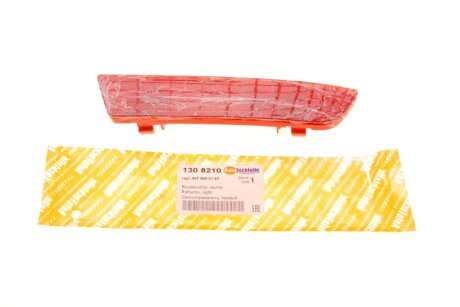 Світловідбивач, правий AUTOTECHTEILE 130 8210