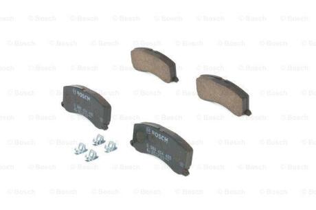 Комплект гальмівних колодок передн, SUZUKI BALENO 1.3-1.9D 07.95-05.02 BOSCH 0 986 424 465