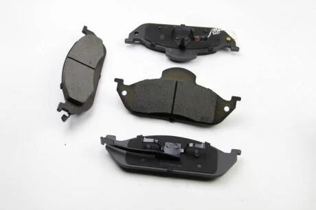 Гальмівні колодки пер. MB M-Class (W163) 98-05 BREMSI BP2897