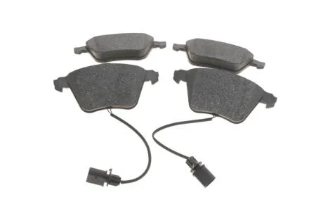 Комплект гальмівних колодок передн (з шумопоглинаючою пластиною), AUDI A4 B5, A4 B6, A4 B7, A6 C5, A6 C6, ALLROAD C5 SEAT EXEO, EXEO ST SKODA SUPERB I VW PASSAT B5 1.6-4.2 01.95-05.13 Delphi LP1825