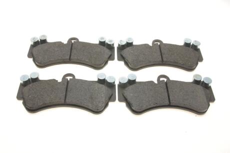 Комплект гальмівних колодок передн, CHEVROLET CORVETTE PORSCHE CAYENNE VW TOUAREG 2.5D-6.2 10.02-12.19 Delphi LP2057