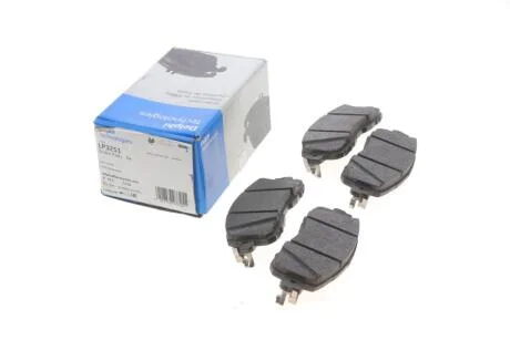 Комплект гальмівних колодок передн, NISSAN ALTIMA, MAXIMA, NAVARA NP300, NP300, NV200, NV200 / EVALIA, PATHFINDER III 2.0-Electric 10.04- Delphi LP3251