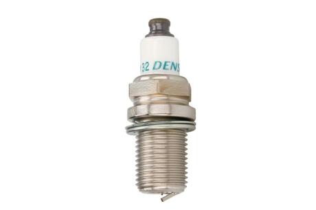 - Свічка запалювання DENSO IAE01-32