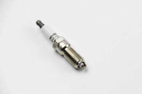 - Свічка запалювання DENSO T16VR-U10