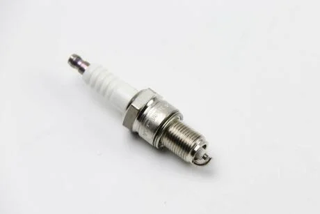 - Свічка запалювання DENSO W20EX-U