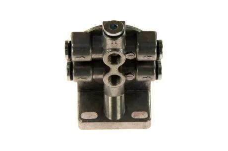 Кронштейн метал. / ГОЛОВКА ТОПЛИВНОГО ФИЛЬТРА VOLVO DT 2.12291