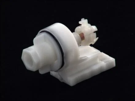 Кронштейн пласт. / КРОНШТЕЙН РЕГУЛИРОВКИ ФАРЫ FH12 DT 2.24056