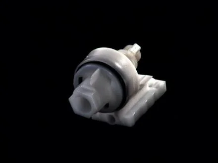 Кронштейн пласт. / КРОНШТЕЙН РЕГУЛИРОВКИ ФАРЫ 3981596 VOLVO FM10 (G1), FM12 (G1), FH DT 2.24057