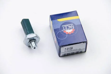 Датчик давления масла (0,5bar/1 конт./зеленый) VW Caddy III/Golf V 1.0-1.8 95- FACET 7.0139