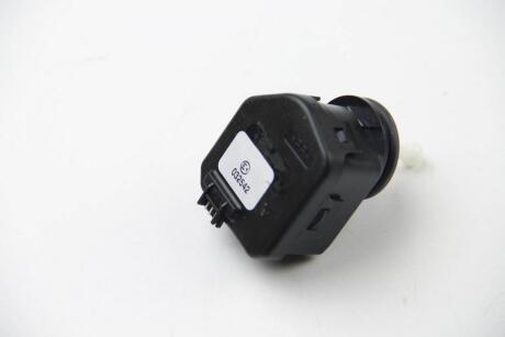 Коректор фари A2/A4/SEAT LEON/TOLEDO 94-06 HELLA 6NM 007 878-041