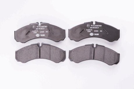 Комплект гальмівних накладок, дискове гальмо HELLA 8DB 355 005-371