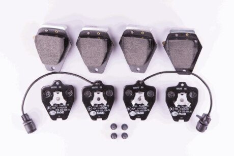 Комплект гальмівних накладок, дискове гальмо HELLA 8DB 355 008-781