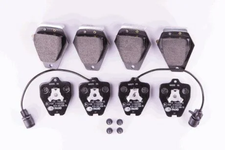 Комплект гальмівних накладок, дискове гальмо HELLA 8DB 355 008-781