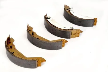 - Гальмівні колодки до барабанів LPR 04670