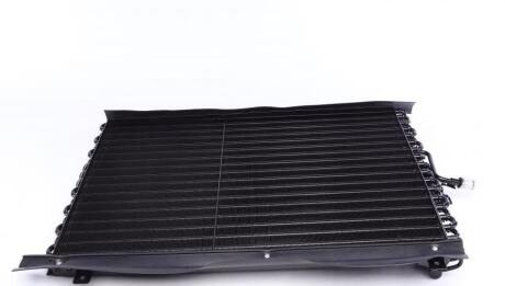 Радіатор кондиціонера MAHLE / KNECHT AC133000S