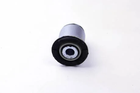 Сайлентблок перед балки Trafic/Vivaro 01- задній Metalcaucho 05759