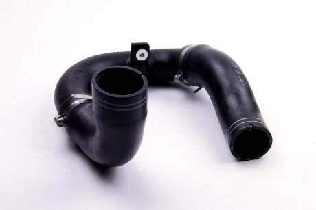 Патрубок интеркулера Doblo/Combo 1.6D/2.0D Multijet 10- Л. Metalcaucho 09631