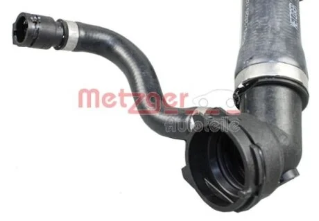 Патрубок системи охолодження гумовий з фітингами METZGER 2420773