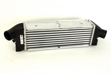 Радіатор інтеркулера Ford Transit V-184 2.0 DI 2000 – 2006 NISSENS 96642