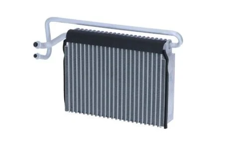 Конденсатор кондиционера BMW X3 Series 2.0D 04- NRF 36096