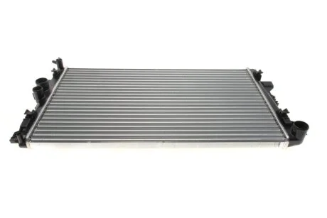 Радиатор охлаждения двигателя MERCEDES Viano 03- NRF 53801