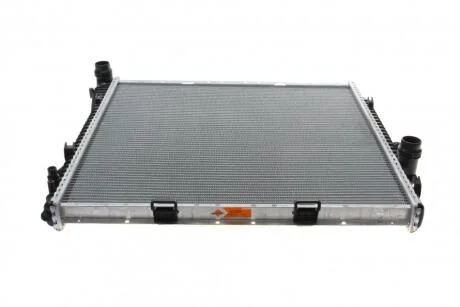 Радиатор охлаждения двигателя BMW X5 E53 00- NRF 55329