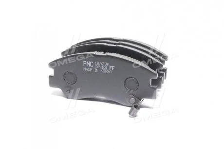 C15027Колодки тормозные дисковые (перед.). (шт.) PARTS-MALL PKG-003