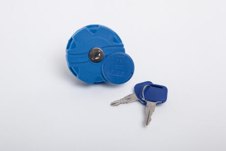 Кришка паливного бака / КРЫШКА БАКА AD-BLUE С КЛЮЧЕМ MB, D40 PE AUTOMOTIVE 019.036-00A