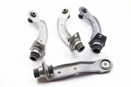 Кронштейн подрамника Megane II, Scenic II (02-) RENAULT 82 00 197 453