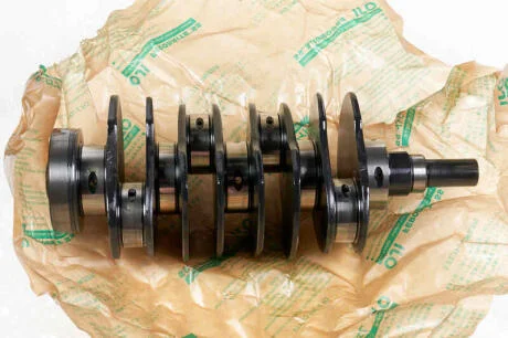 Вал коленчатый (ЧЕРНЫЙ) 2,0 SUBARU 12200AA390