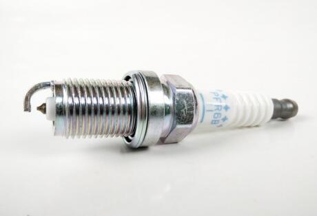 Свеча зажигания PFR6B11 SUBARU 22401AA370
