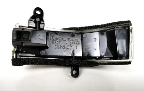 Повторитель поворота на зеркале левый SUBARU 84401AJ000