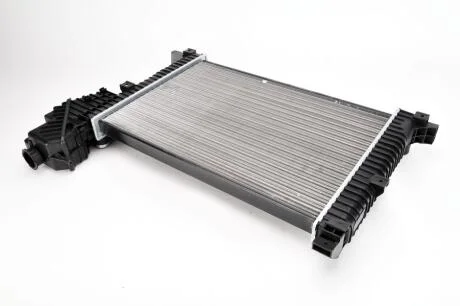 Радіатор охолодження двигуна Sprinter ОМ601 95-00 (-AC) THERMOTEC D7M021TT