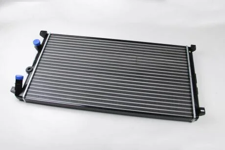 Радіатор основний RENAULT MASTER II (JD) 98-, OPEL MOVANO A (U9, E9) 98-, NISSAN INTERSTAR (X70) 02- THERMOTEC D7R011TT