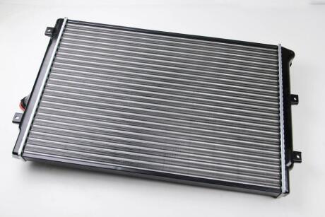 Радіатор двигуна (акпп/мкпп) AUDI A3, TT SEAT ALTEA, ALTEA XL, LEON, TOLEDO III SKODA OCTAVIA II, SUPERB II, YETI VW CADDY III, CADDY III/MINIVAN, EOS, GOLF PLUS V, GOLF V 1.6D-3.6 02.03-07.18 THERMOTEC D7W035TT