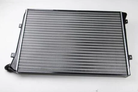 Радиатор системы охлаждения двигателя VW GOLF V, JETTA III 1.9D/2.0D 05.03- THERMOTEC D7W036TT