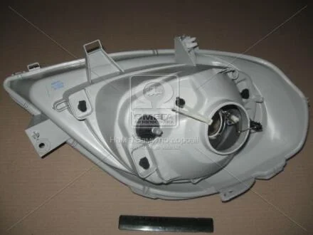 Фара ліва Renault Trafic/Opel Vivaro/Nissan Primastar (01-) (20-A666-05-2B) TYC 20A666052B
