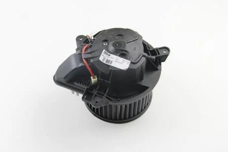 Моторчик отопителя Berlingo/Partner 02- (+AC) Valeo 698045