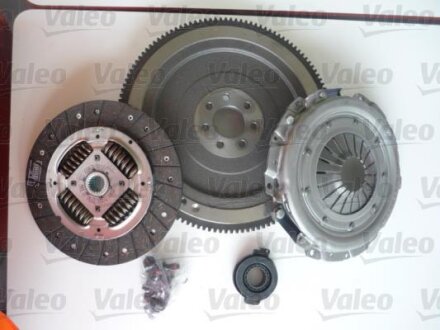 Сцепление комплект с маховиком Valeo 835002